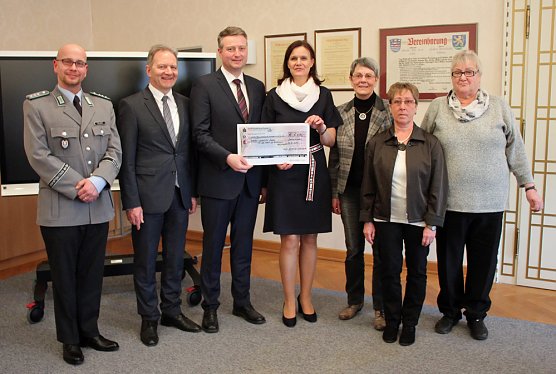 Übergabe der Spendenmittel aus dem Neujahrsempfang (Foto: Karl-Heinz Herrmann) Übergabe der Spendenmittel aus dem Neujahrsempfang (Foto: Karl-Heinz Herrmann)