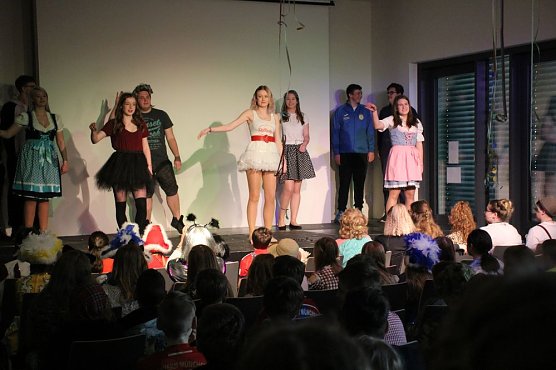 Kräftig gefeiert (Foto: Karl-Heinz Herrmann) Kräftig gefeiert (Foto: Karl-Heinz Herrmann)