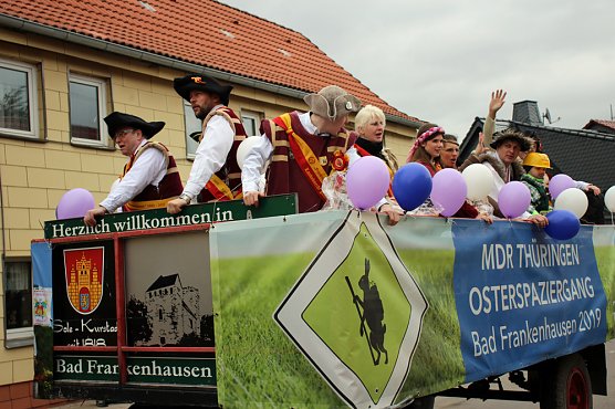 Narrenkappen flogen durch die Luft (Foto: Karl-Heinz Herrmann)