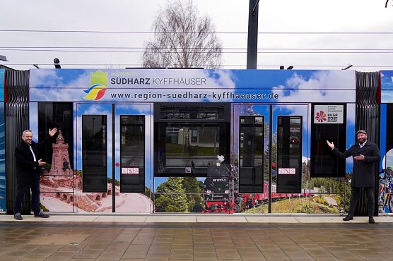 Der S&uuml;dharz in der Landeshauptstadt - der Tourismusverband wirbt jetzt auf Erfurts Stra&szlig;enbahnen f&uuml;r die Nordregion (Foto: Tourismusverband S&uuml;dharz Kyffh&auml;user)