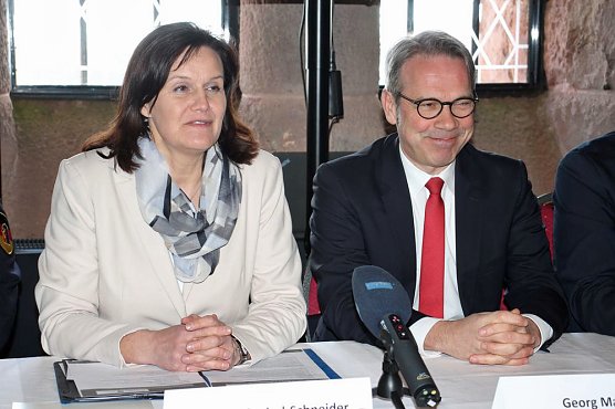 Deutsche Feuerwehrmeisterschaft in Bad Frankenhausen (Foto: Karl-Heinz Herrmann) Deutsche Feuerwehrmeisterschaft in Bad Frankenhausen (Foto: Karl-Heinz Herrmann)