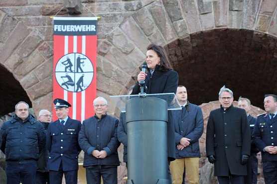 &Uuml;bergabe Einsatzfahrzeuge der Rettungskr&auml;fte (Foto: Karl-Heinz Herrmann)