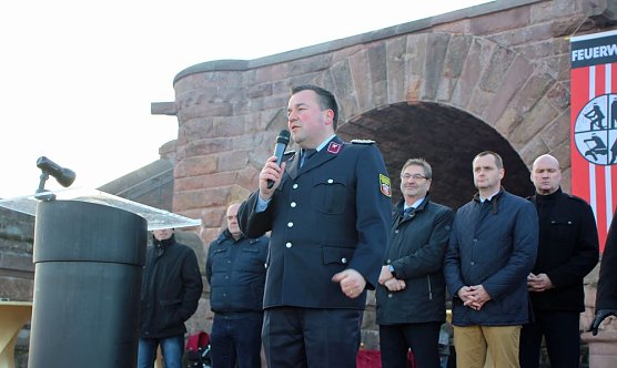 &Uuml;bergabe Einsatzfahrzeuge der Rettungskr&auml;fte (Foto: Karl-Heinz Herrmann)