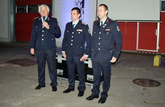 Freiwillige Feuerwehr pr&auml;sentierte HLF20 (Foto: Karl-Heinz Herrmann)