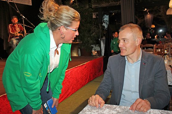Zwei bemerkenswerte Höhepunkte bei der Sportgala (Foto: Karl-Heinz Herrmann) Zwei bemerkenswerte Höhepunkte bei der Sportgala (Foto: Karl-Heinz Herrmann)