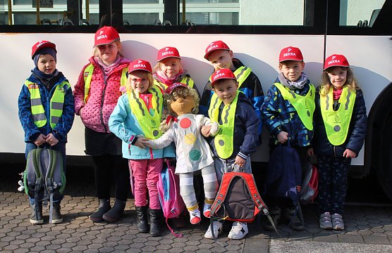 Busschule für Vorschulkinder durchgeführt (Foto: Karl-Heinz Herrmann) Busschule für Vorschulkinder durchgeführt (Foto: Karl-Heinz Herrmann)