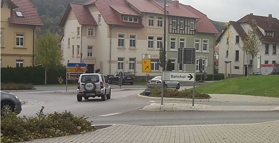 Reparaturarbeiten am Kreisel Franzberg (Foto: Karl-Heinz Herrmann)