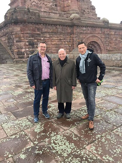 Gregor Gysi (Die Linke) besuchte heute das Kyffhäuserdenkmal... (Foto: Volker Stietzel) Gregor Gysi (Die Linke) besuchte heute das Kyffhäuserdenkmal... (Foto: Volker Stietzel)