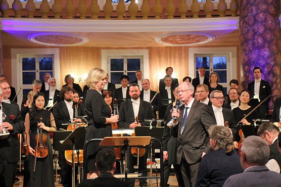 Das besondere Geburtstagsgeschenk (Foto: Karl-Heinz Herrmann) Das besondere Geburtstagsgeschenk (Foto: Karl-Heinz Herrmann)