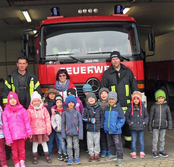 Jetzt kommt die Feuerwehr... (Foto: Kita Flohkiste)