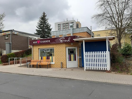 Eiseck Borntal lebt oder Eis geht bei jedem Wetter (Foto: Helmut Ahlert) Eiseck Borntal lebt oder Eis geht bei jedem Wetter (Foto: Helmut Ahlert)