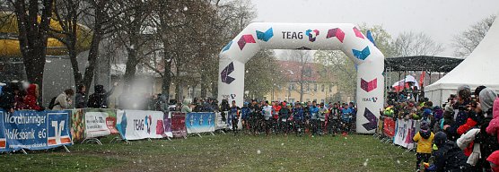 Schnee und K&auml;lte beim Kyffh&auml;usder Berglauf (Foto: Karl-Heinz Herrmann)