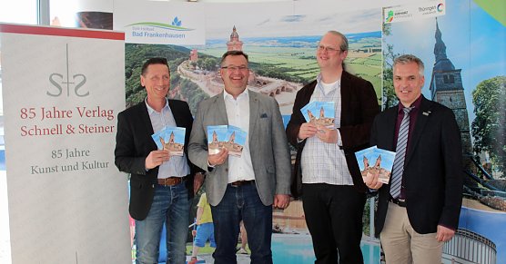 Kunstführer zum Kyffhäuser-Denkmal vorgestellt (Foto: Karl-Heinz Herrmann) Kunstführer zum Kyffhäuser-Denkmal vorgestellt (Foto: Karl-Heinz Herrmann)