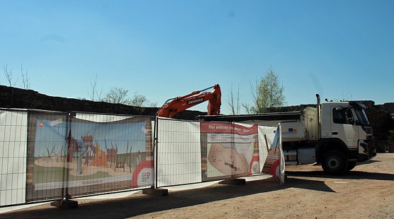 Kunstführer zum Kyffhäuser-Denkmal vorgestellt (Foto: Karl-Heinz Herrmann) Kunstführer zum Kyffhäuser-Denkmal vorgestellt (Foto: Karl-Heinz Herrmann)