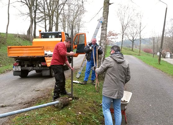 Reinigungsaktion am Radweg (Foto: Verein Unstrutradweg)
