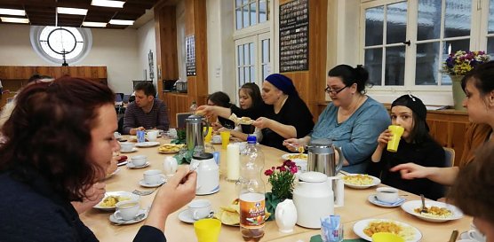 Ein neues Theatertanzstück der Kulturgruppe Kontakt" steht! (Foto: E.Lankau, A.Azimov, L.Dalaeva) Ein neues Theatertanzstück der Kulturgruppe Kontakt" steht! (Foto: E.Lankau, A.Azimov, L.Dalaeva)