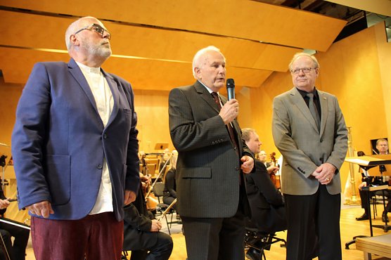 "Vergnügliche Reise" beim 20. Mieterkonzert (Foto: Karl-Heinz Herrmann) "Vergnügliche Reise" beim 20. Mieterkonzert (Foto: Karl-Heinz Herrmann)