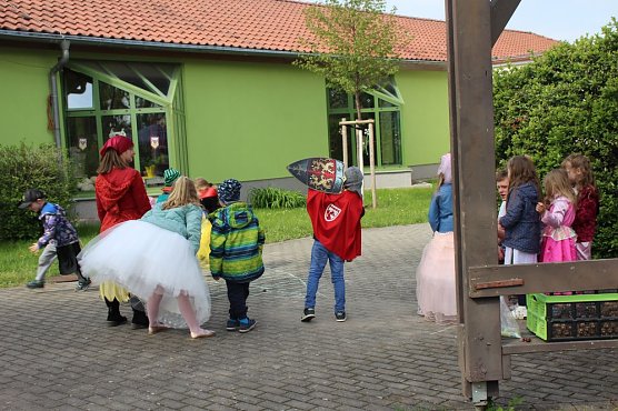 Kitas feiern Mittelalterfest (Foto: Karl-Heinz Herrmann)