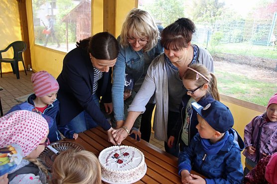 Zum Geburtstag eine Schaukel und mehr (Foto: Karl-Heinz Herrmann)