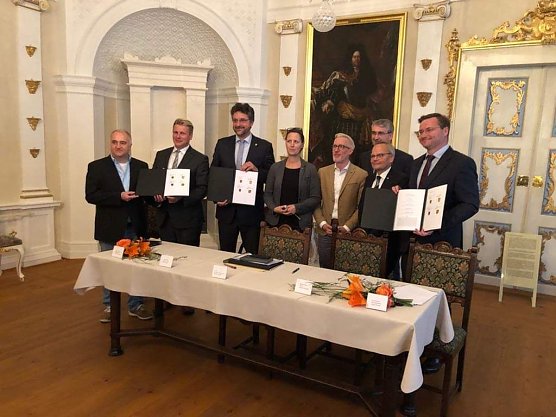 Kooperationsvertrag (Foto: Stefan Schard)