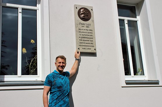 Liszt-Gedenktafel in Sondershausen enth&uuml;llt (Foto: Karl-Heinz Herrmann)