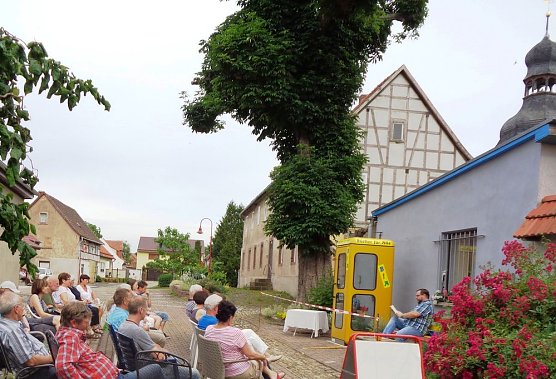Er&ouml;ffnung der Telefonbibliothek in Etzleben (Foto: Peter Ke&szlig;ler)