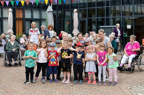 Begegnung und Lebensfreude pur – (Foto: Wohnstift Donndorf) Begegnung und Lebensfreude pur – (Foto: Wohnstift Donndorf)