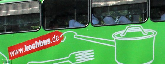 Spannender Tag im Kochbus (Foto: Karl-Heinz Herrmann)