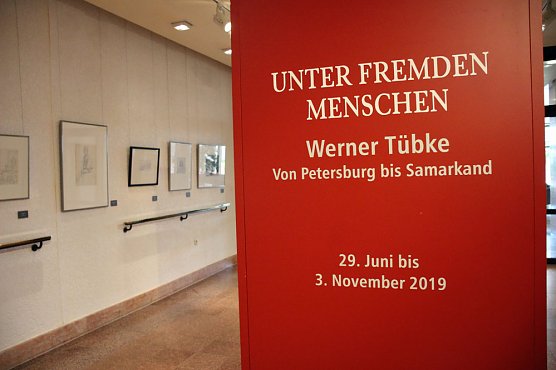 Unter fremden Menschen unterwegs (Foto: Karl-Heinz Herrmann) Unter fremden Menschen unterwegs (Foto: Karl-Heinz Herrmann)