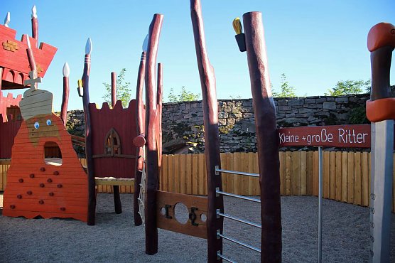 Neuer Spielplatz am Kyffhäuserdenkmal (Foto: Karl-Heinz Herrmann) Neuer Spielplatz am Kyffhäuserdenkmal (Foto: Karl-Heinz Herrmann)