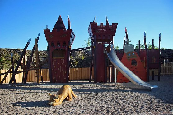 Neuer Spielplatz am Kyffhäuserdenkmal (Foto: Karl-Heinz Herrmann) Neuer Spielplatz am Kyffhäuserdenkmal (Foto: Karl-Heinz Herrmann)