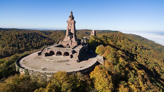 Ambientebeleuchtung f&uuml;r das Kyffh&auml;user Denkmal (Foto: Licht produktiv)
