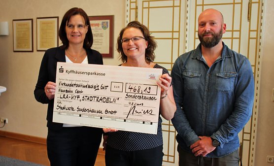 Ausgezeichnete Leistungen beim Stadtradeln (Foto: Karl-Heinz Herrmann) Ausgezeichnete Leistungen beim Stadtradeln (Foto: Karl-Heinz Herrmann)