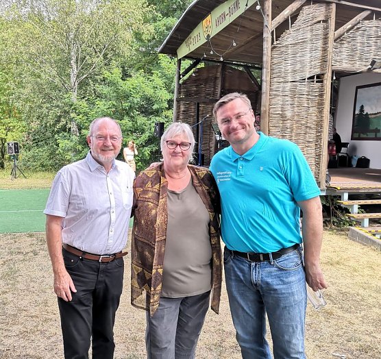 10 Jahre Ahorn-Bühne in Westgreußen gefeiert (Foto: Stefan Schard) 10 Jahre Ahorn-Bühne in Westgreußen gefeiert (Foto: Stefan Schard)