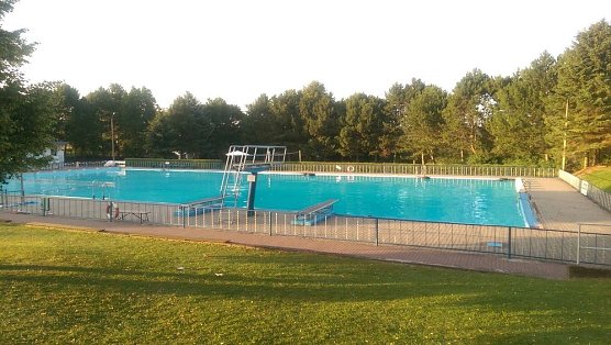 24-Stunden-Einsatz für den Erhalt des Freibades in Großfurra (Foto: privat) 24-Stunden-Einsatz für den Erhalt des Freibades in Großfurra (Foto: privat)