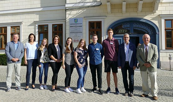 Ausbildungsbeginn im Landratsamt (Foto: Landratsamt Kyffhäuserkreis) Ausbildungsbeginn im Landratsamt (Foto: Landratsamt Kyffhäuserkreis)