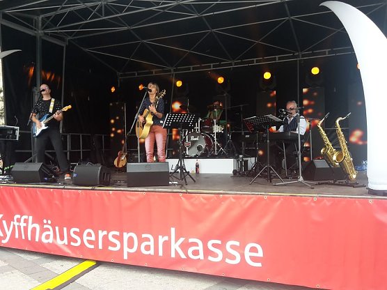 Tolle Stimmung beim Weinfest (Foto: Karl-Heinz Herrmann)