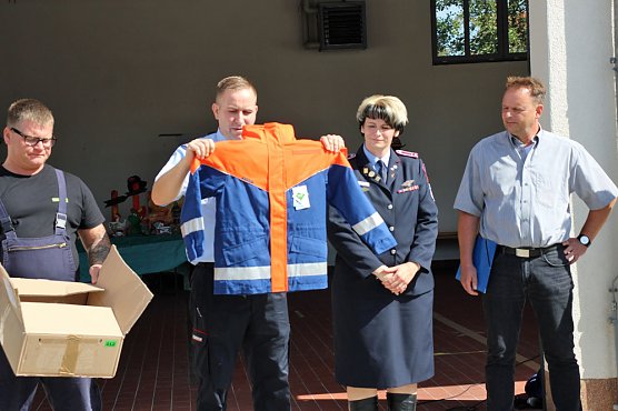 Feuerwehrleute feierten (Foto: Karl-Heinz Herrmann)
