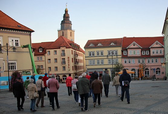 Abendlicher Stadtrundgang durch die Kurstadt (Foto: Karl-Heinz Herrmann)