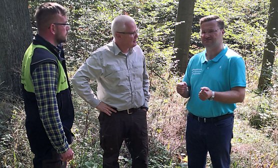 CDU im Gespräch zum Thema Wald mit... (Foto: CDU Sondershausen) CDU im Gespräch zum Thema Wald mit... (Foto: CDU Sondershausen)