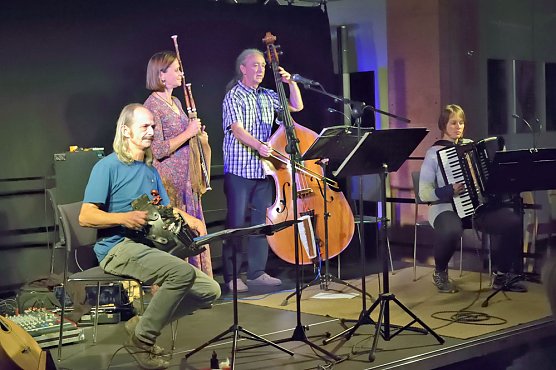SP&Auml;TLESE mit europ&auml;ischer Folkmusik (Foto: Fred B&ouml;hme)