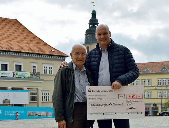 Glockenprojekt erhält Spende (Foto: Stadt Sondershausen) Glockenprojekt erhält Spende (Foto: Stadt Sondershausen)