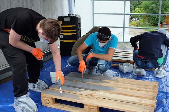 Nehmen Sie Platz auf bunten B&auml;nken (Foto: Katrin Sieber & Susanne Stadermann)