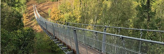 Feierliche Einweihung der H&auml;ngeseilbr&uuml;cke im B&auml;rental in der Hohen Schrecke (Foto: Regionalmanagement Hohe Schrecke c/o IPU GmbH und Landratsamt Kyffh&auml;userkreis.)