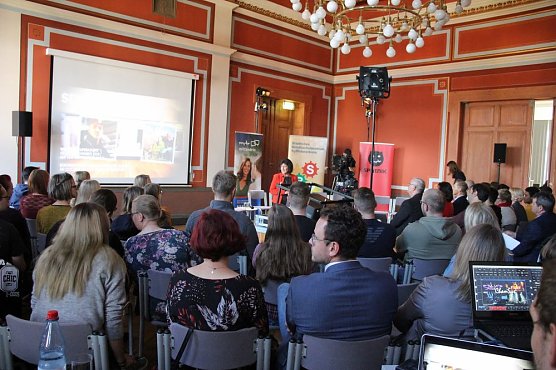 Dringend gesucht: Azubis! (Foto: Karl-Heinz Herrmann) Dringend gesucht: Azubis! (Foto: Karl-Heinz Herrmann)