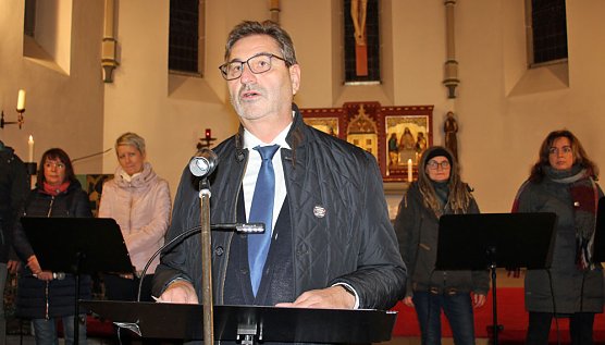 Friedensgebet mit Friedensmarsch (Foto: Karl-Heinz Herrmann)