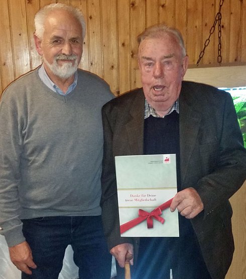 Langj&auml;hrige Gewerkschaftsmitglieder wurden geehrt (Foto: Thomas Leipold)