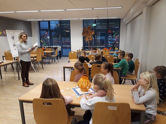 Vorlesetag an der GS Östertal (Foto: Östertalschule) Vorlesetag an der GS Östertal (Foto: Östertalschule)