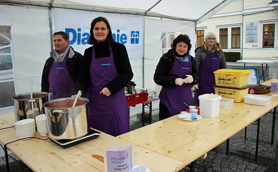 Essen für den guten Zweck (Foto: Karl-Heinz Herrmann) Essen für den guten Zweck (Foto: Karl-Heinz Herrmann)