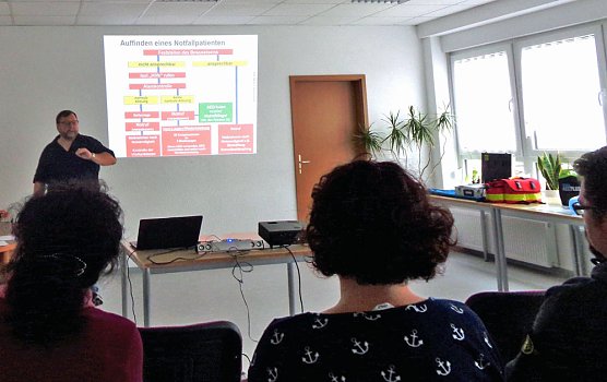 Defi in Etzleben einsatzbereit! (Foto: Kathrin Kämpfe) Defi in Etzleben einsatzbereit! (Foto: Kathrin Kämpfe)